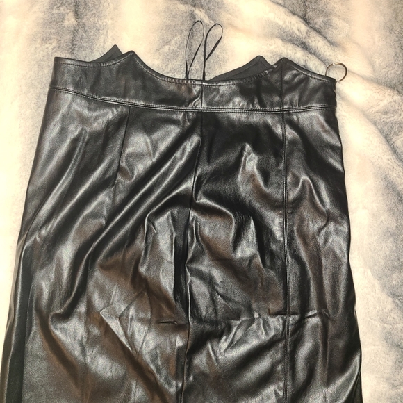 Faux leather mini skirt: - Picture 6 of 7